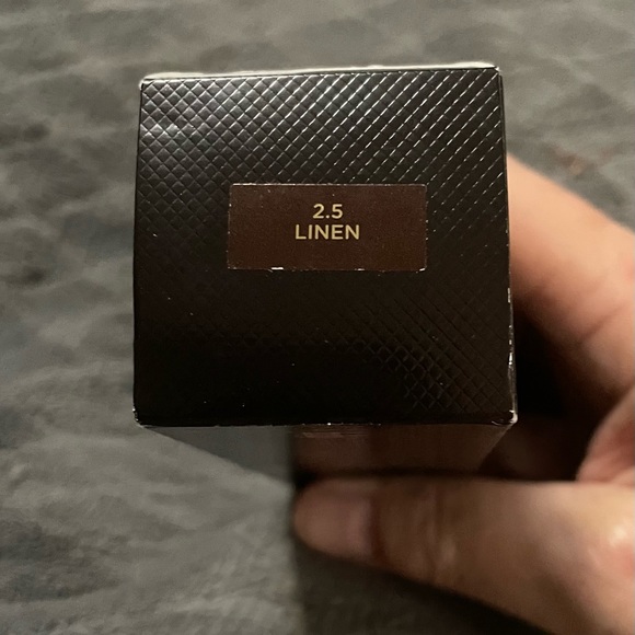SOLD—TOM FORD Shade & Illuminate Linen 2.5 Foundation - Picture 6 of 6